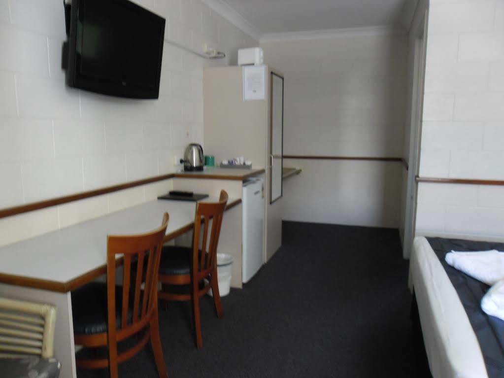Banjo Paterson Motor Inn Townsville Dış mekan fotoğraf